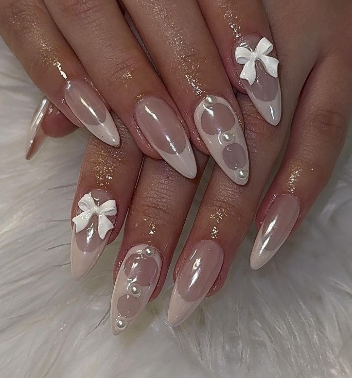 Chic and Sophisticated Elegant Nail Design with Nude and Pale Pink Shades.