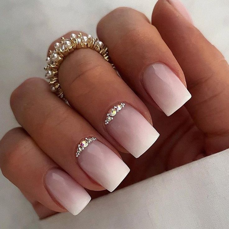 Chic and Versatile Elegant Ombre Nails with a Sparkling Touch.