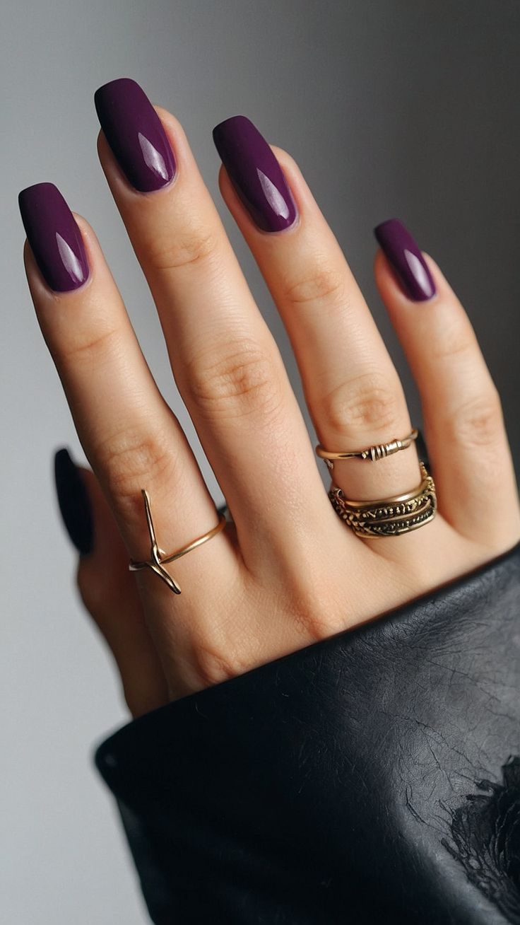 Chic Gradient Purple Nails Enhanced by Gold Accessories.