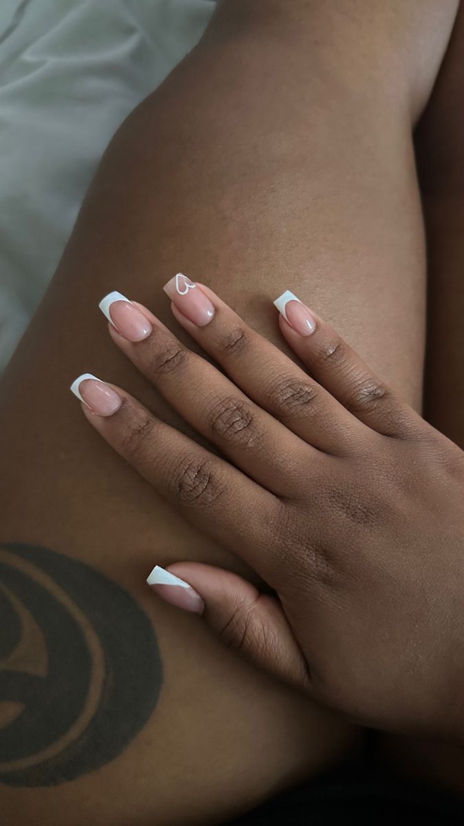 Chic Nail Design: Soft Nude Base with Elegant White French Tips and Artistic Detail