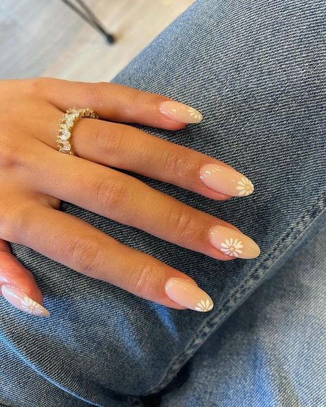 Charming Summer-Inspired Almond-Shaped Nails with Delicate Floral Accents.