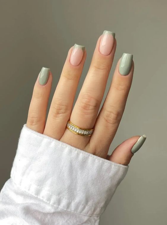 Chic Pastel Nail Design Enhanced by a Sophisticated Gold Ring