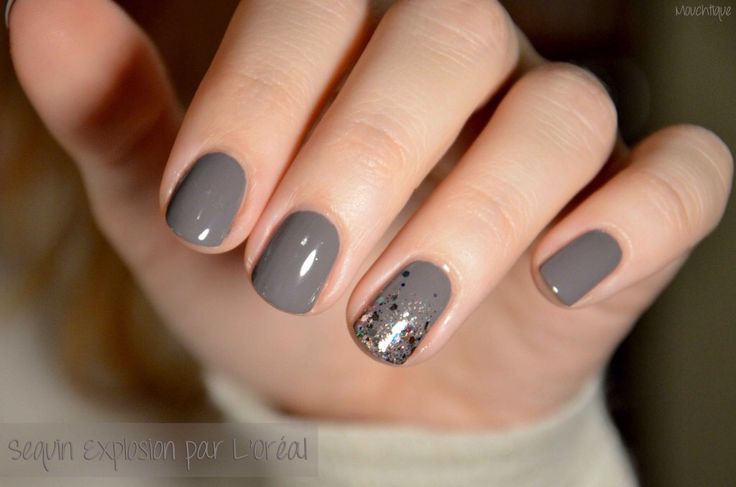 Sophisticated Elegance: Chic Gray Nails with Matte and Glitter Finishes.