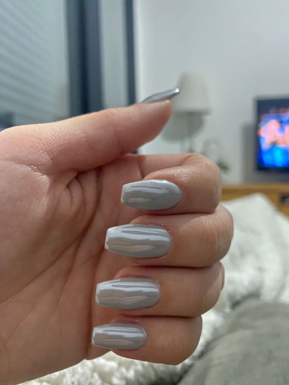 Elegant Gray Manicure: A Versatile Design with Sleek Finish and Elongated Shapes.