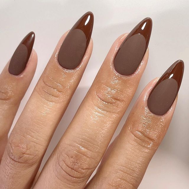 Chic Almond-Shaped Nails in Rich Brown: A Modern, Timeless Manicure.