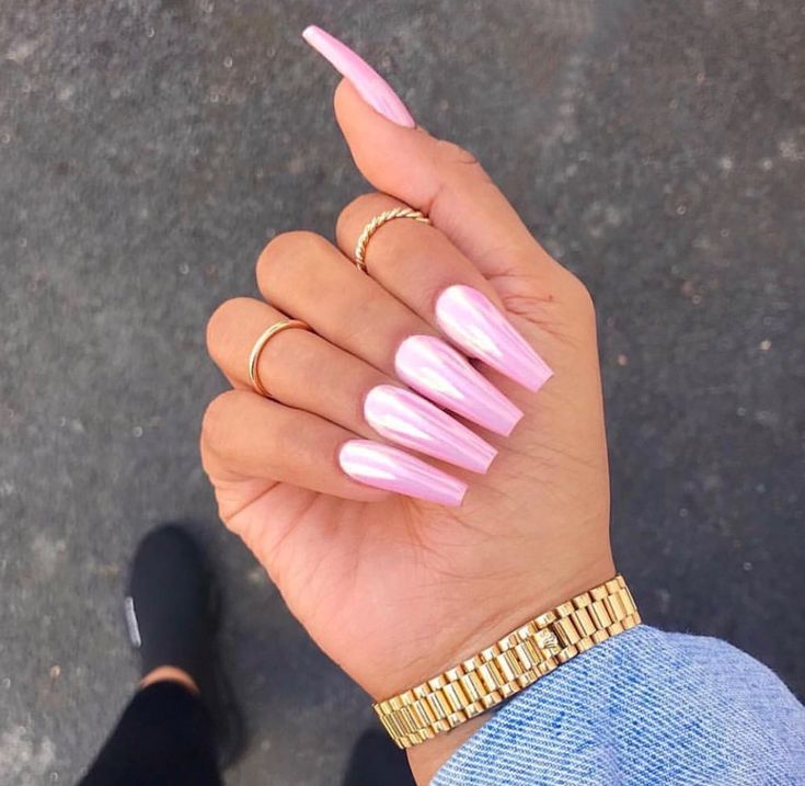 Elegant Pink Nails with Iridescent Finish and Gold Accents Perfectly Complement Casual Denim Top.