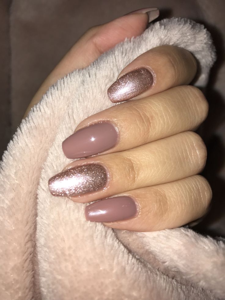 Chic Soft Pink and Glittery Rose Gold Nail Design for Any Occasion.