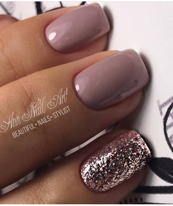 Chic Nail Art: Elegant Mauve and Glamorous Rose Gold Glitter Fusion.