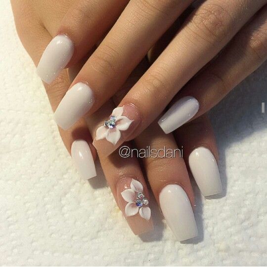 Chic Elegant White Nail Design with Floral Accents and Glamorous Rhinestones