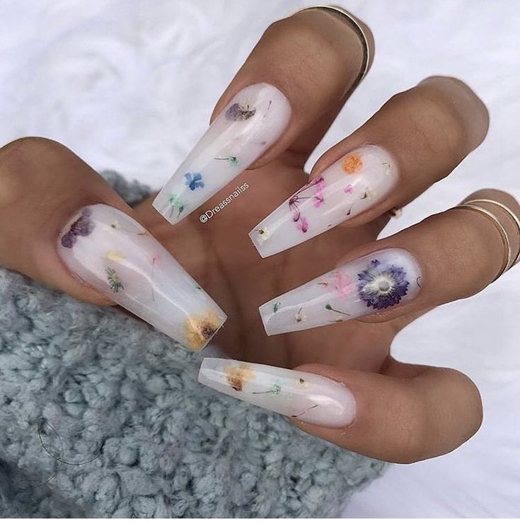 Elegant Floral Nail Design with Pressed Flowers in Glossy Finish