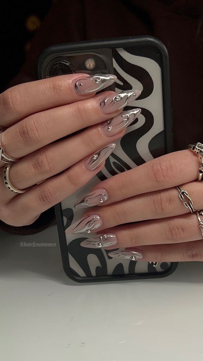 Chic Almond-Shaped Nails with Shimmering Gradient and Dynamic Metallic Patterns for Modern Elegance.