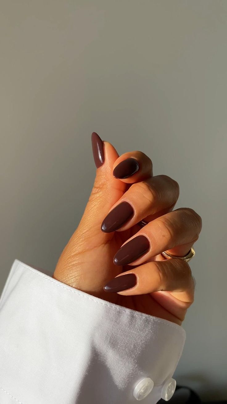 Chic Almond-Shaped Nails in Matte Brown: A Sophisticated Look Paired with Crisp White.