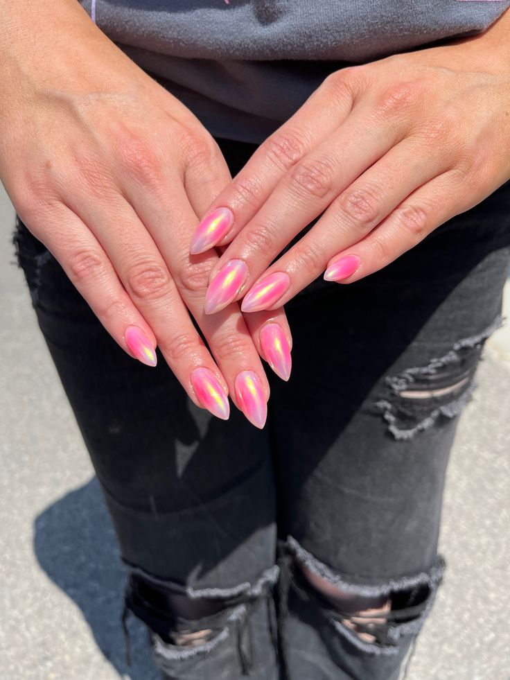 Elegant Almond-Shaped Gradient Nails in Dreamy Pink Hues.