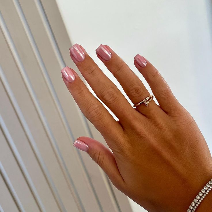 Chic Glossy Pink Nails: Elegant Design for Any Occasion