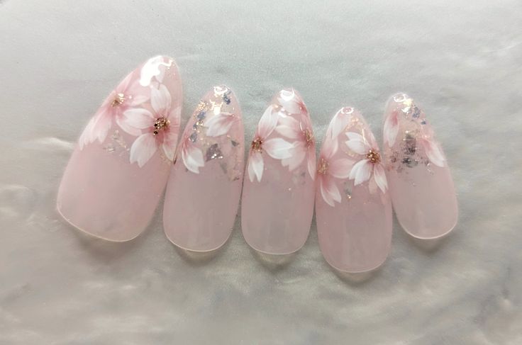 Chic Floral Nail Art with Pink Petals and Gold Accents for Spring Elegance.