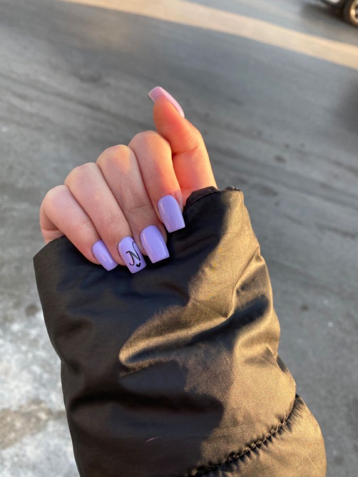 Elegant Lavender Manicure with Glossy Square Nails and Personalized Touch.