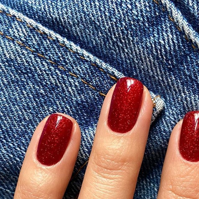 Elegant Sparkling Red Nail Design: Perfect for Casual Occasions