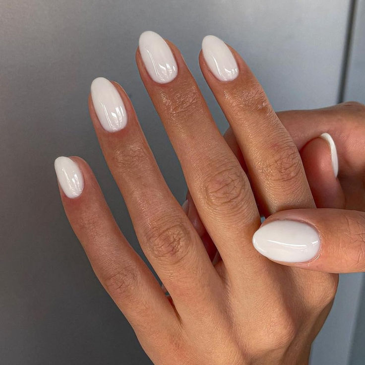 Chic Oval White Nails with Smooth Glossy Finish for Any Occasion