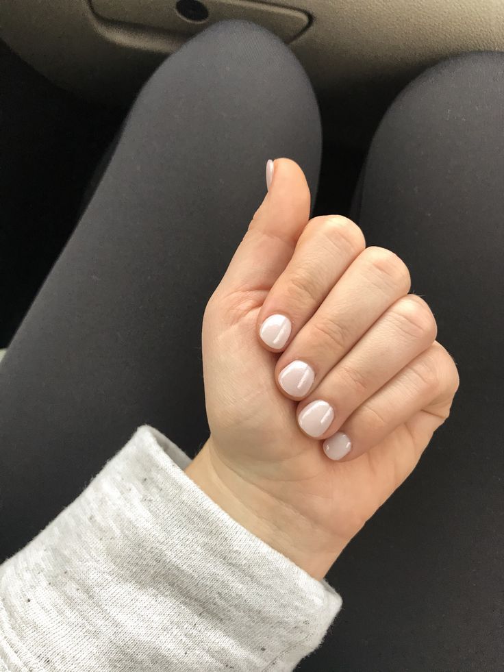 Sophisticated Short Round Nude Manicure: Versatile Elegance for Any Occasion.