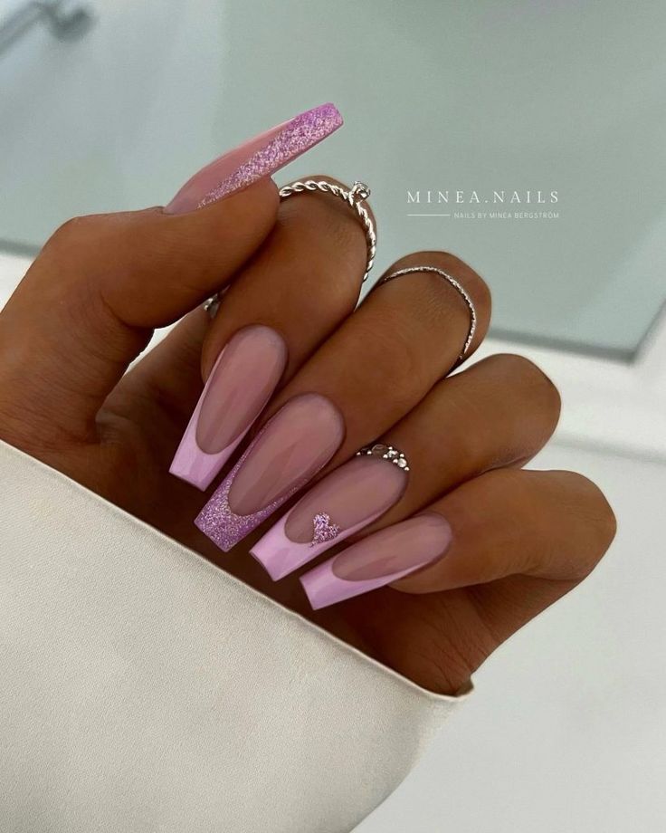 Chic Nail Design: Elegant Gradient with Pink, Glitter, and Gem Accents