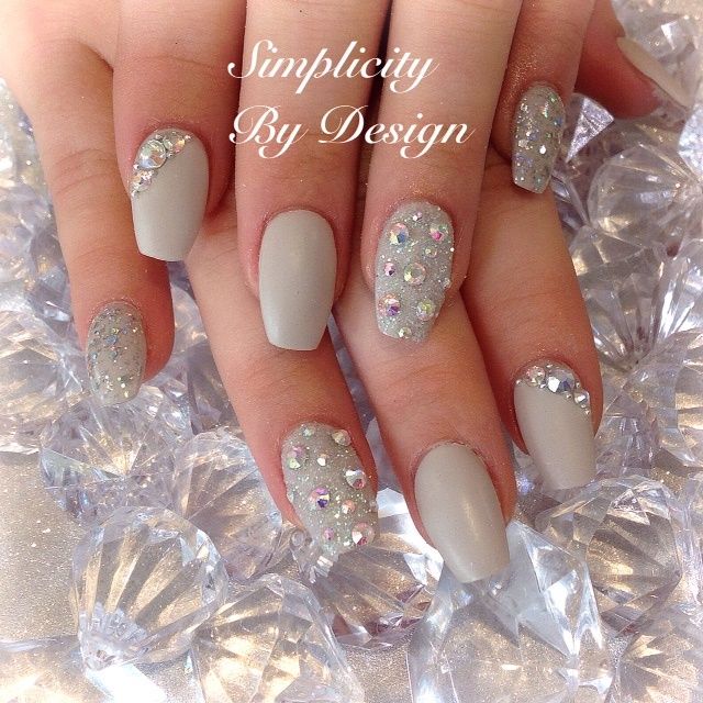 Chic Gray Nail Design with Shimmering Rhinestone Accents for Any Occasion.