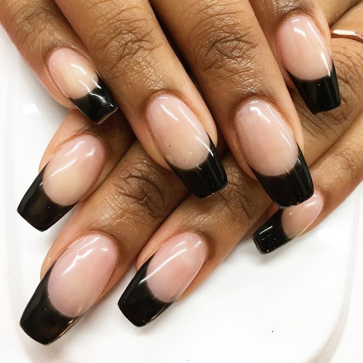 Chic Black-Tipped French Manicure: A Modern Twist on Elegance.