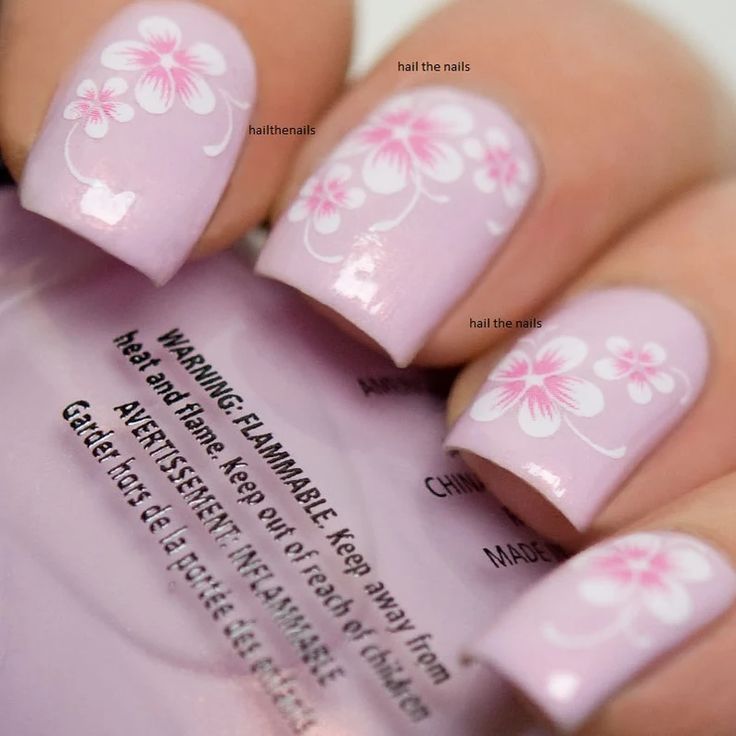 Delicate Pastel Pink Floral Nail Design for a Refreshing Spring/Summer Look.