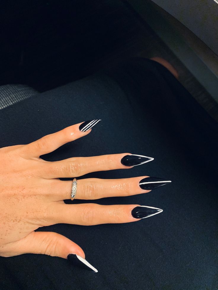 Bold Black and White Stiletto Nail Design with Elegant Detailing.