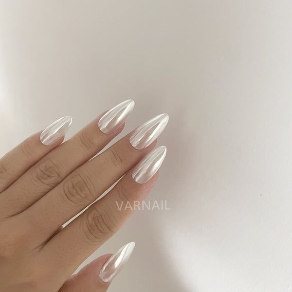 Sophisticated Pearlescent Almond-Shaped Nails: A Chic Design for Any Occasion.