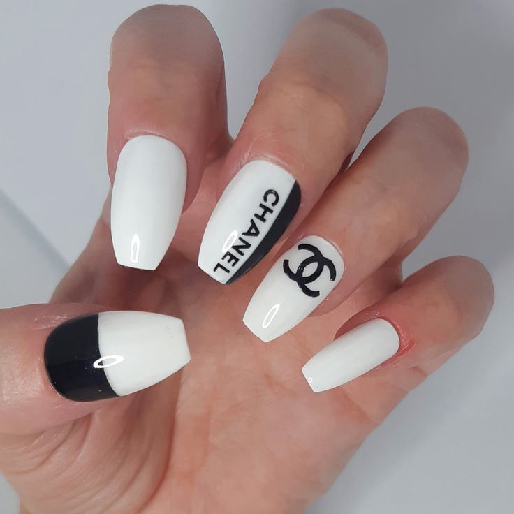 Chic Monochrome Nail Design with Glossy Black and White Geometric Elegance.