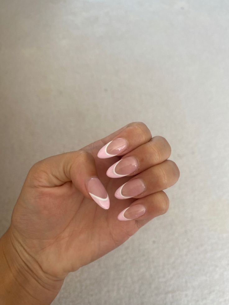 Elegant Soft Pink French Tip Nail Design: A Versatile Blend of Sophistication and Freshness.