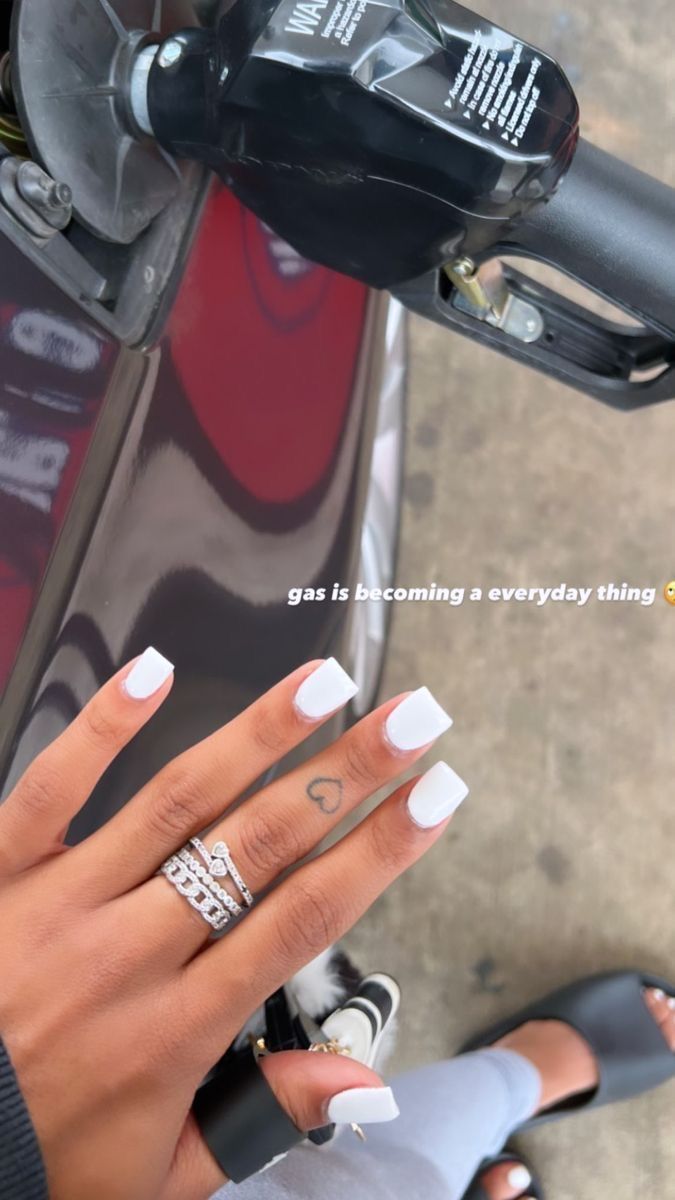 Elegant Chic White Nails: A Modern Minimalist Style Paired with Statement Rings.