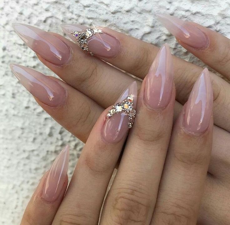 Elegant Almond-Shaped Nails with Rhinestones: A Chic Blend of Simplicity and Glamour.