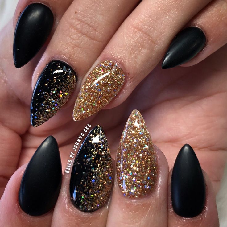 Elegant Almond-Shaped Nail Design in Matte Black and Dazzling Gold Glitter for a Glamorous Look.