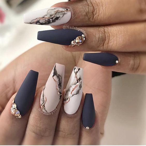 Chic Nail Design: Dark Navy, Matte Finishes, and Glossy Marble Accents with Gold and Crystal Details