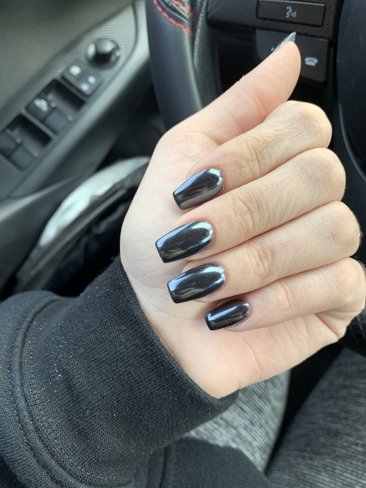 Chic Black Nail Design: Glossy and Matte Textures for Any Occasion