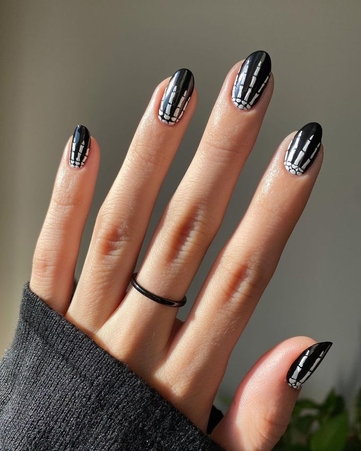 Elegant Edgy Chic: Black Base with Intricate Silver Nail Design