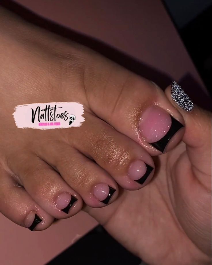 Chic Nail Design: Soft Pink and Bold Black Elegance with Glitter Accents