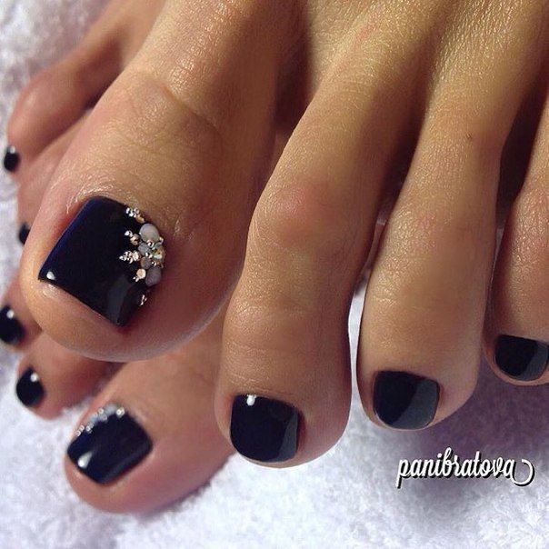 Sophisticated Navy Blue Pedicure with Floral Accents for Glamorous Appeal