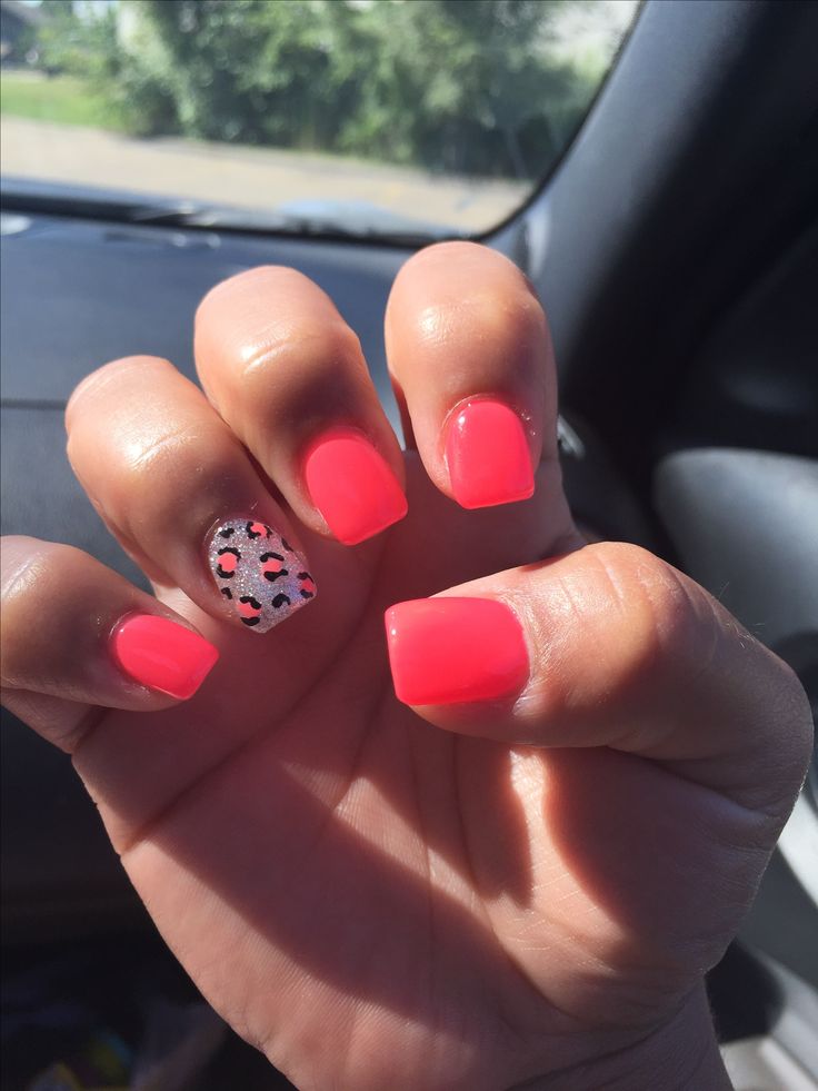 Vibrant Neon Pink Nails with Bold Leopard Print for a Playful Summer Look.