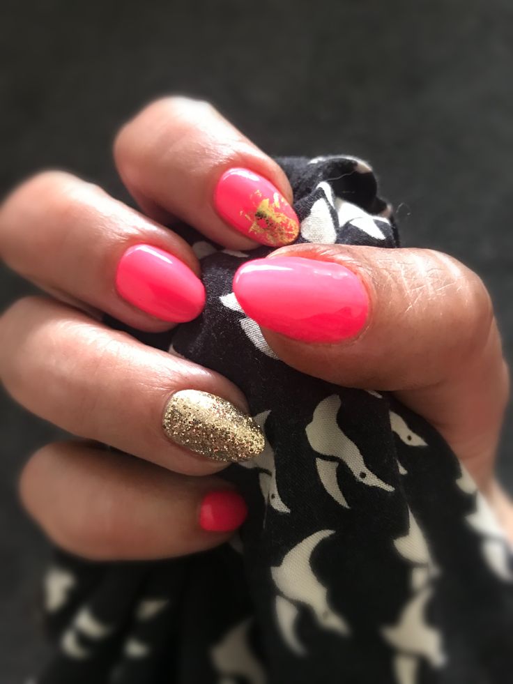 Vibrant Hot Pink and Shimmering Gold Nail Design for Glamorous Occasions.