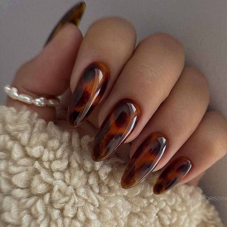 Elegant Tortoiseshell Nail Design with Glossy Finish and Almond Shape