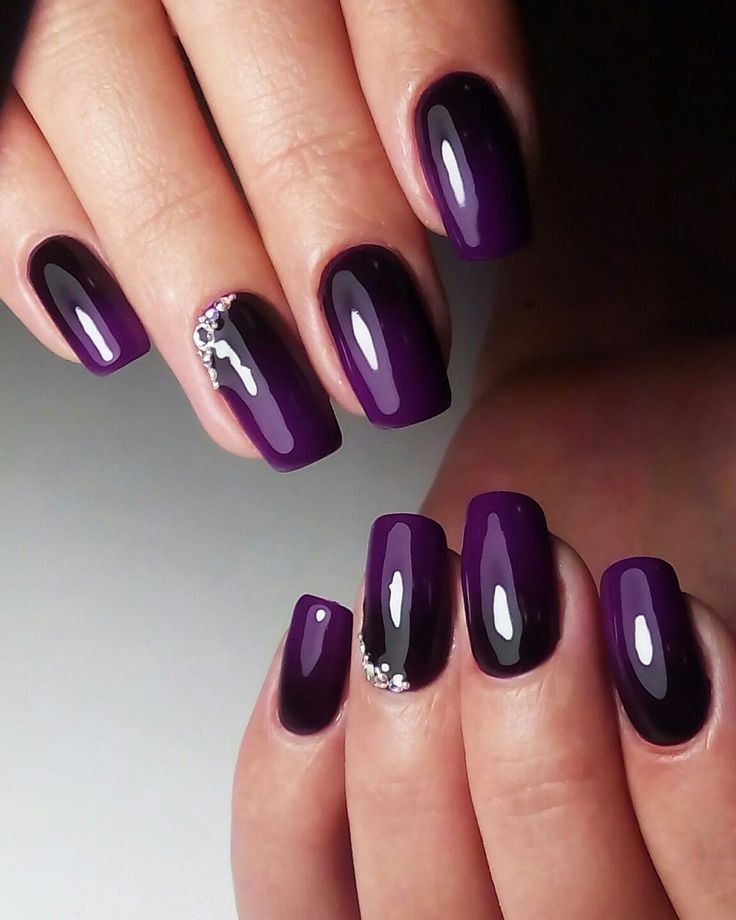 Chic Elegant Purple Gradient Nail Design with Sparkling Rhinestone Accents.