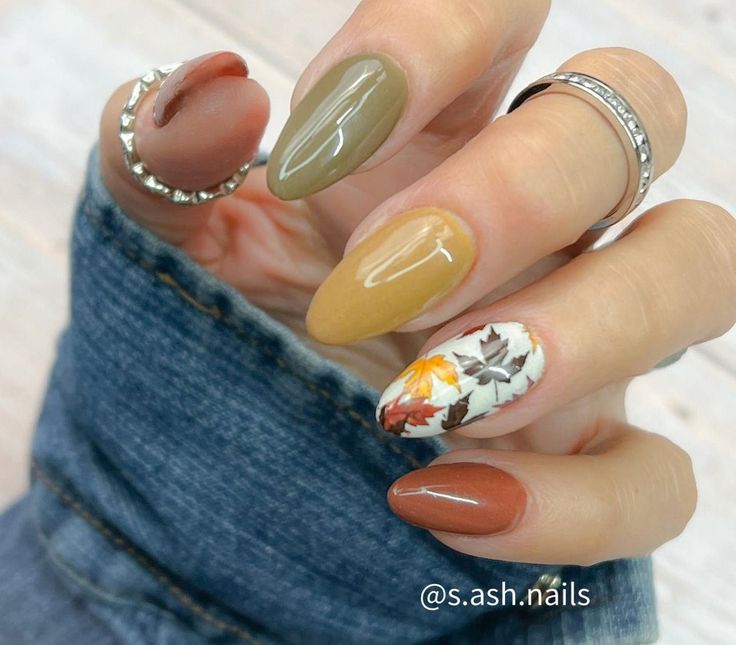 Autumn-Inspired Nail Design Featuring Earthy Tones and Floral Accents