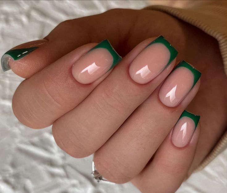 Chic Nail Design: Nude Base with Vibrant Deep Green French Tips