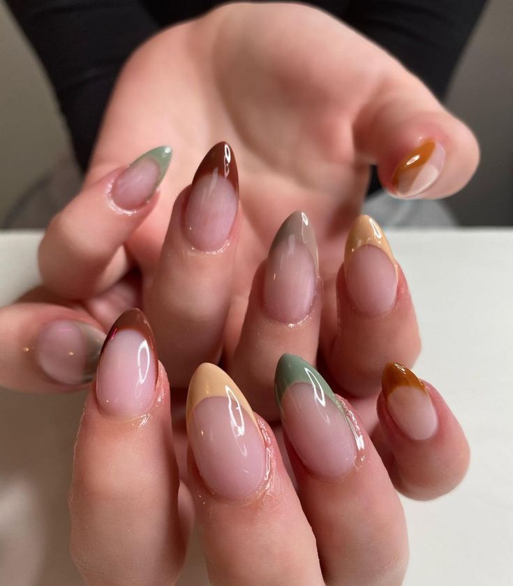 Gradient Almond-Shaped Nails: Earthy Elegance with a Glossy Finish.