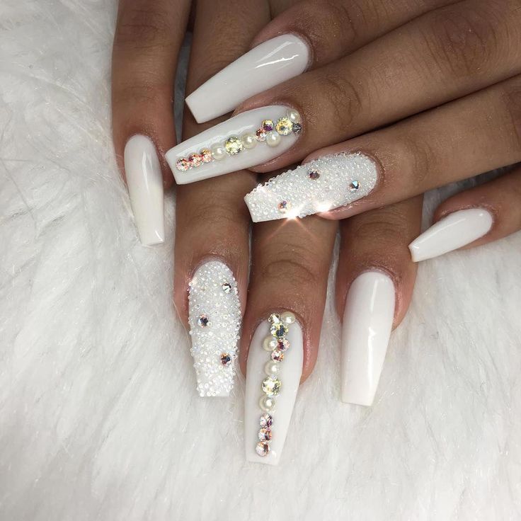 Chic White Nail Design with Matte, Glossy Finishes and Sparkling Rhinestones.