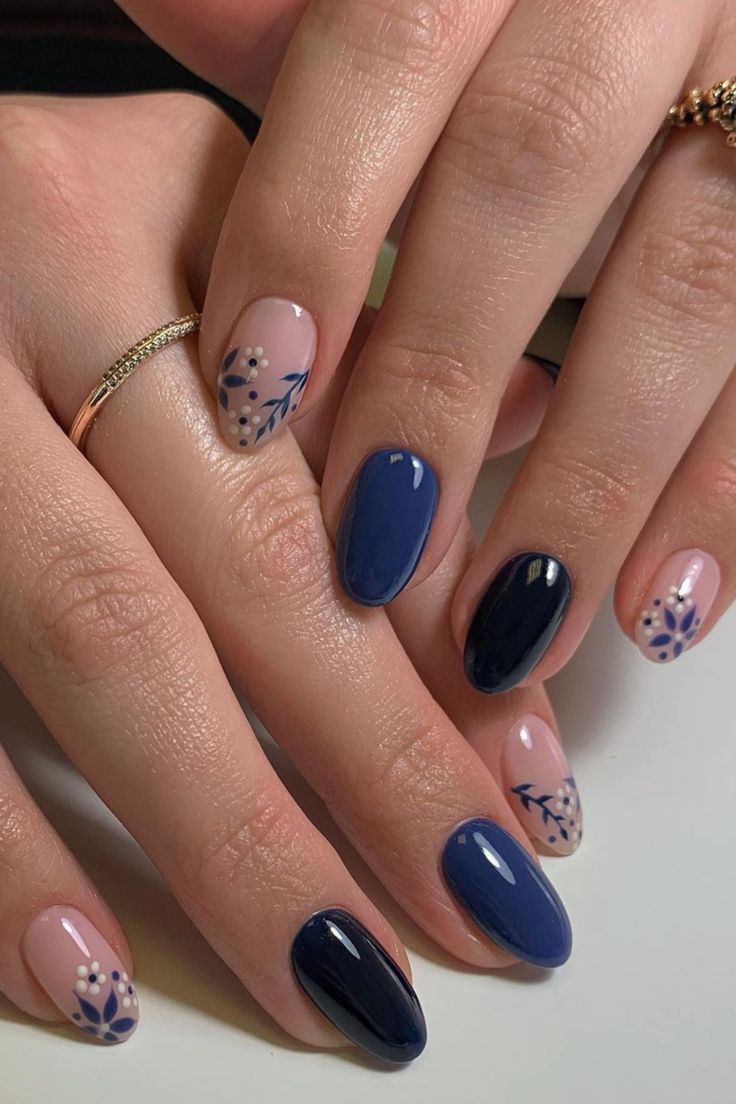 Chic Nail Design: Deep Navy Meets Elegant Floral Nude Accents