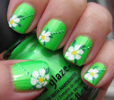 Lively Green Floral Nail Design for a Fresh Spring/Summer Look.