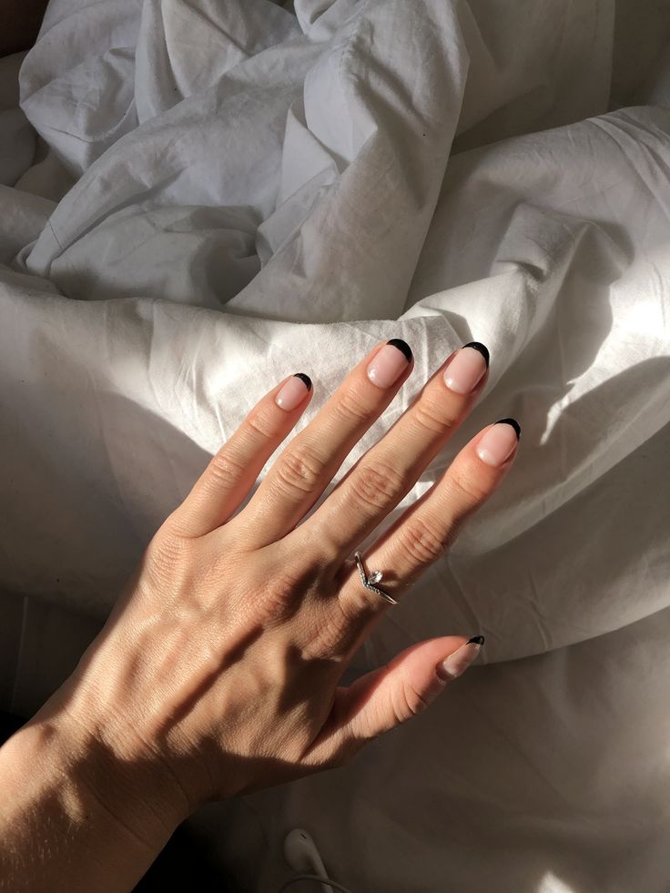 Chic Minimalist Nail Design: Soft Nudes and Sleek Black Tips